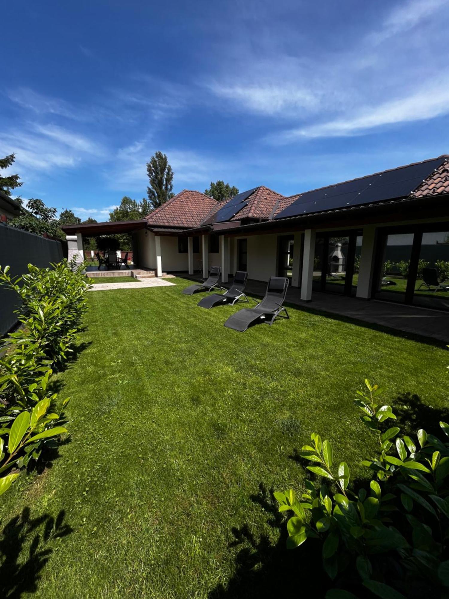 Laura Villa Balatonlelle Exterior foto
